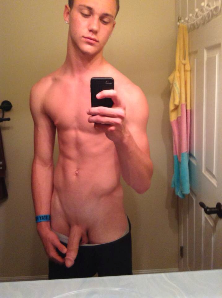 see the best teen boy naked self pics - only here on selfpix.org!